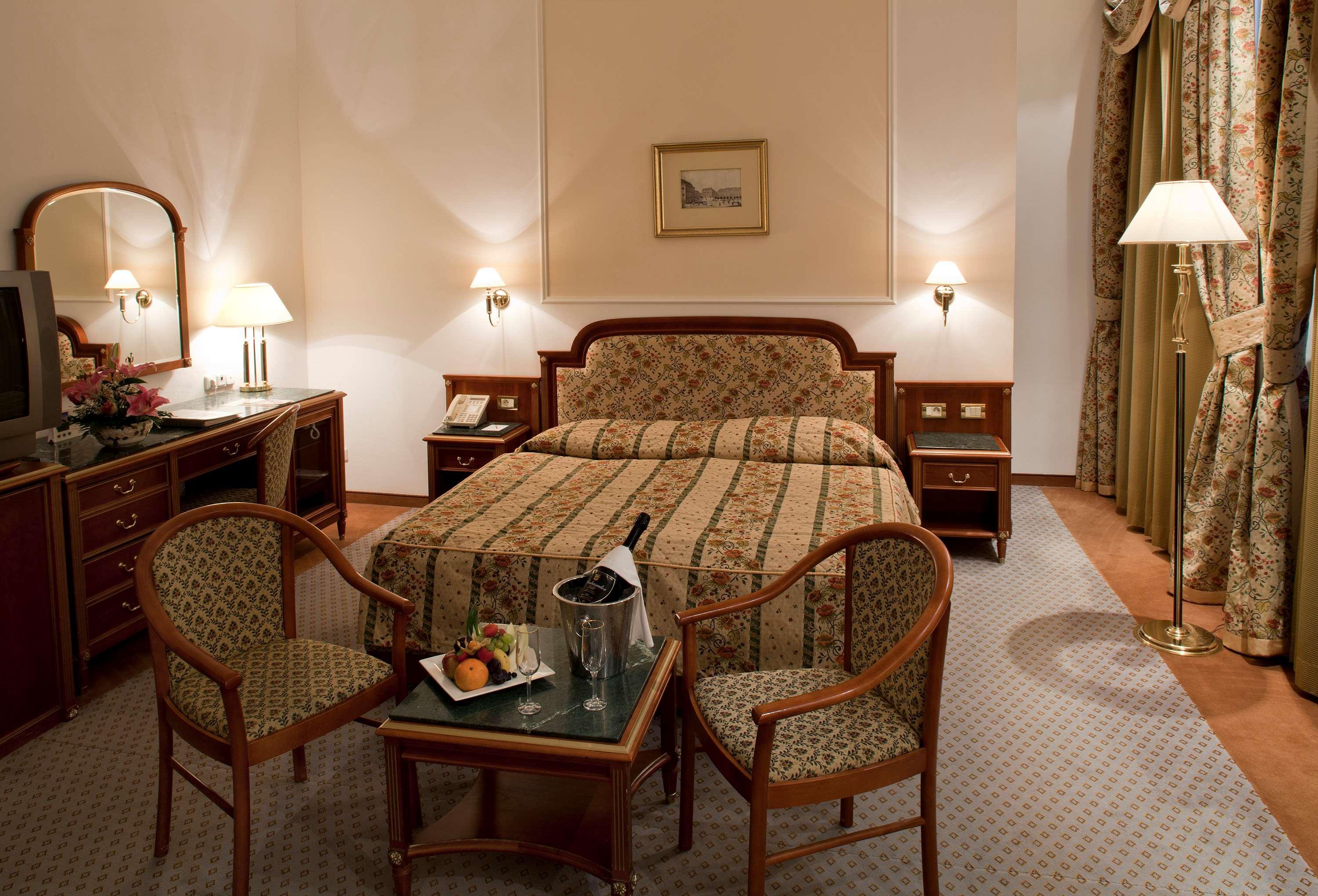 Ambassador Zlata Husa Praga Zewnętrze zdjęcie A room at the hotel