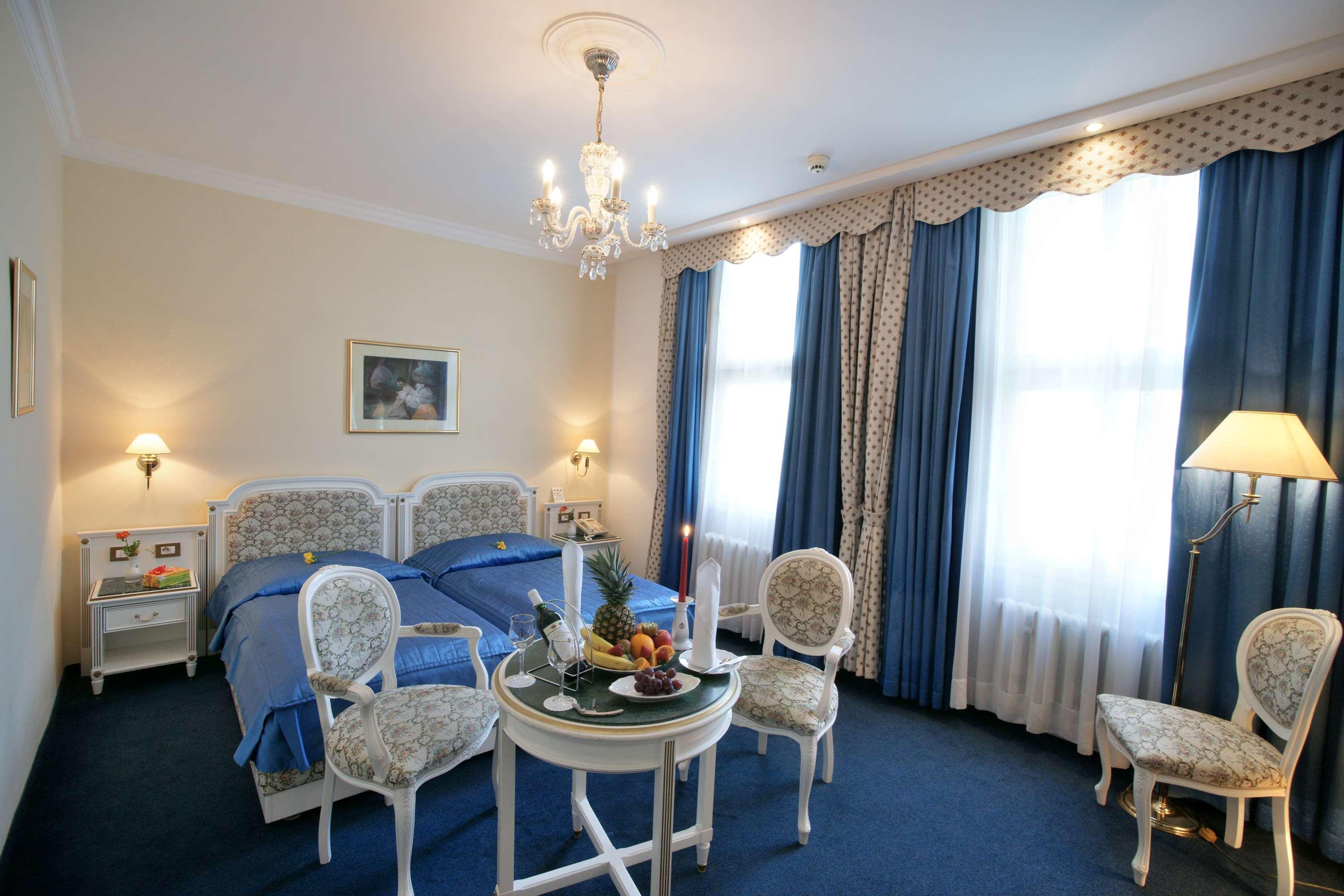 Ambassador Zlata Husa Praga Zewnętrze zdjęcie A room at the hotel