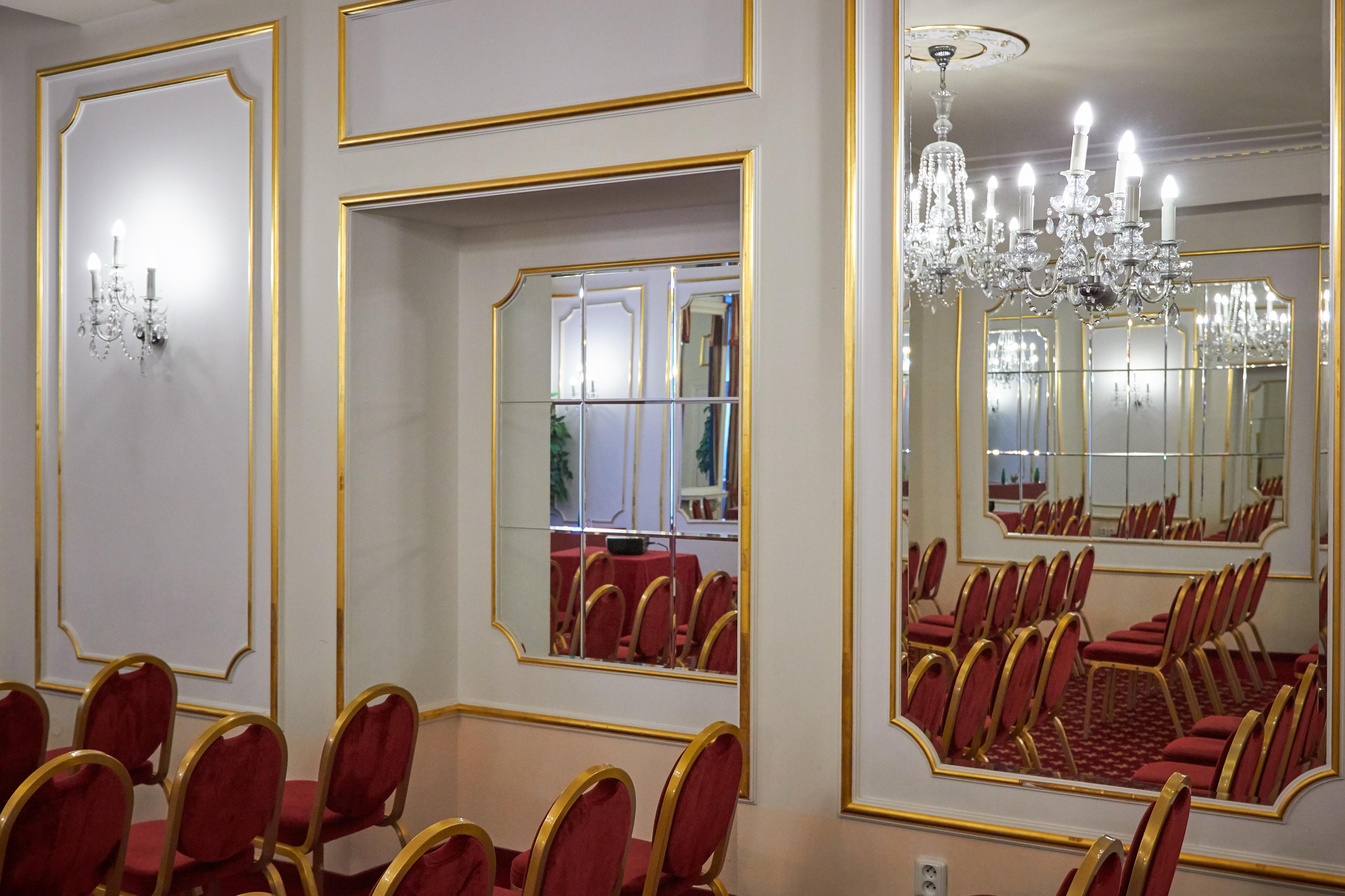 Ambassador Zlata Husa Praga Zewnętrze zdjęcie Mirrors in a ballroom