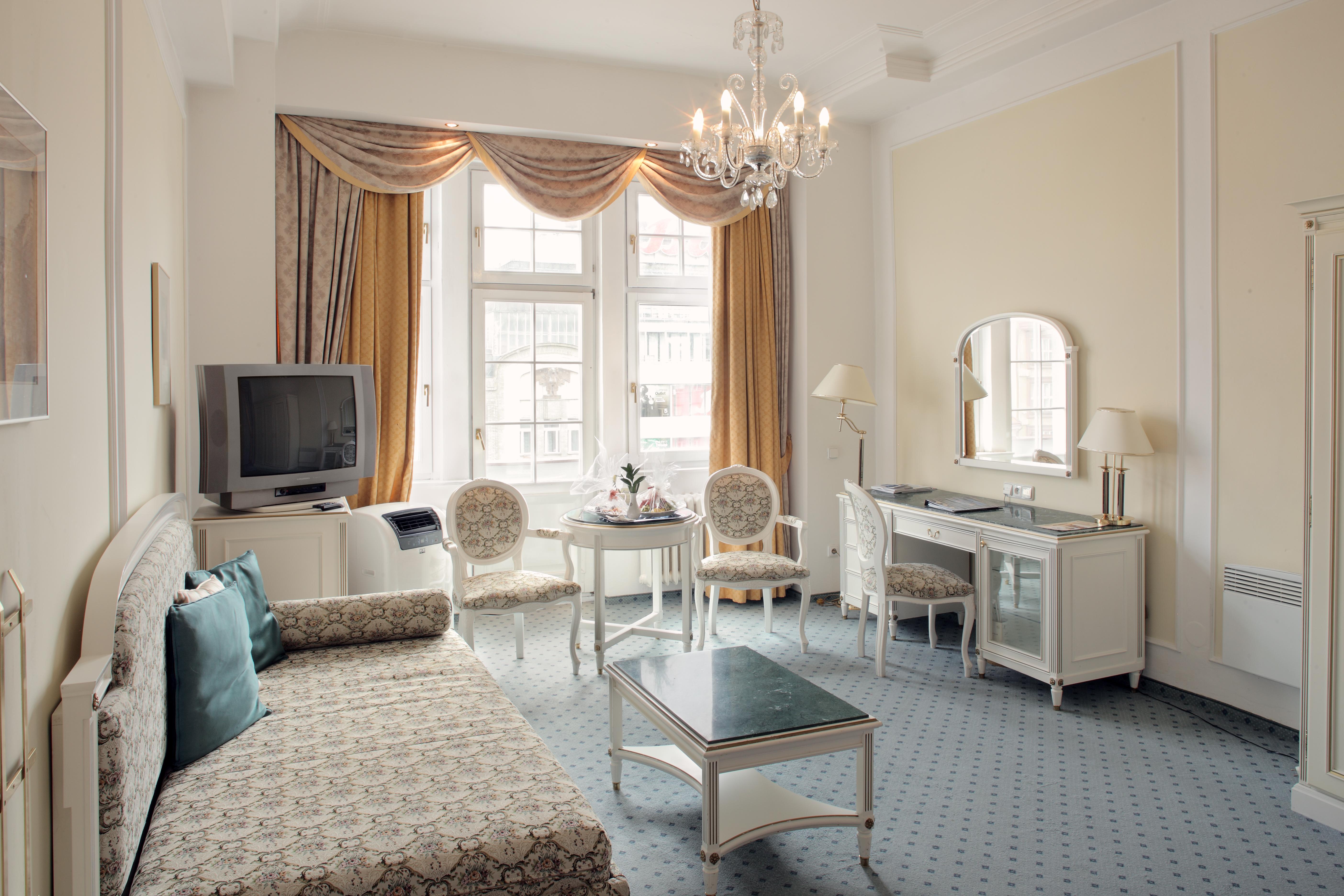 Ambassador Zlata Husa Praga Zewnętrze zdjęcie A suite at the hotel