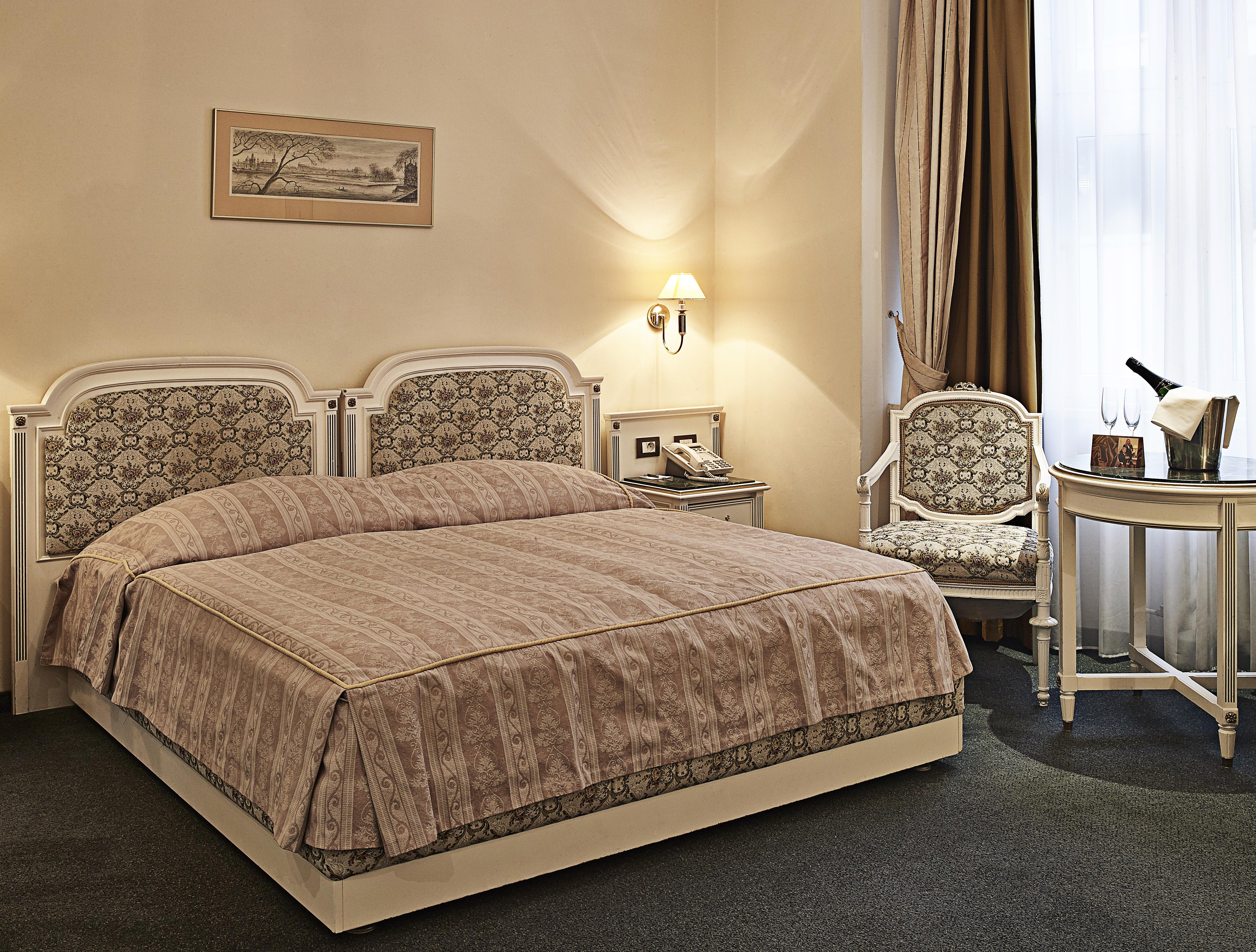 Ambassador Zlata Husa Praga Zewnętrze zdjęcie A bedroom in the hotel