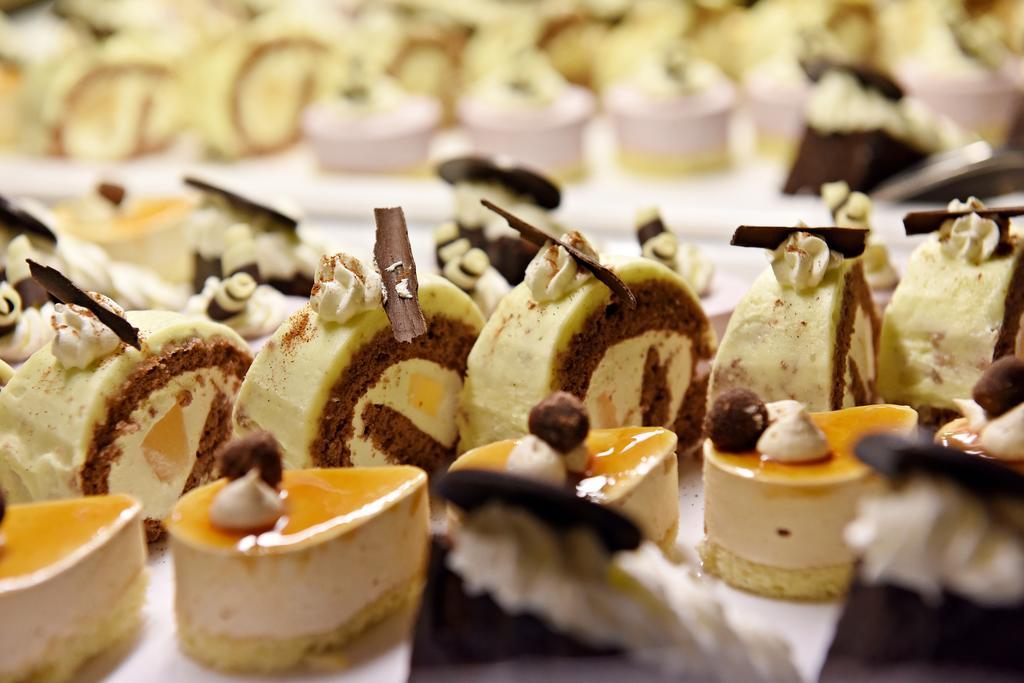 Ambassador Zlata Husa Praga Zewnętrze zdjęcie Petit fours