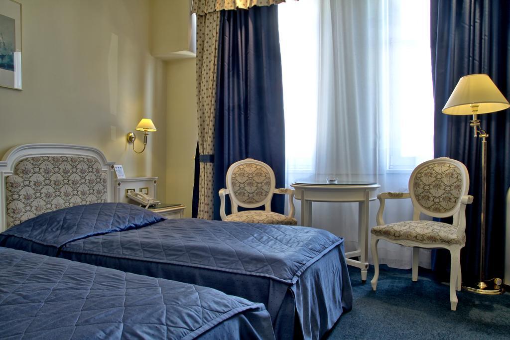 Ambassador Zlata Husa Praga Zewnętrze zdjęcie A room at the hotel