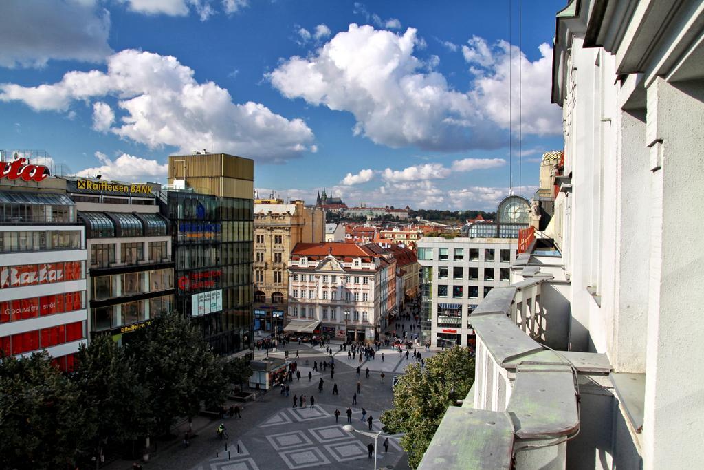 Ambassador Zlata Husa Praga Zewnętrze zdjęcie View of the Northern end of the square